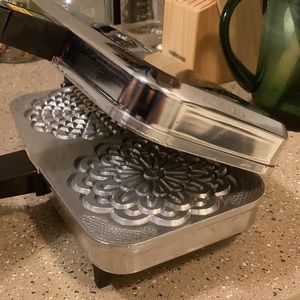 Vintage Vitantonio Pizzelle Chef